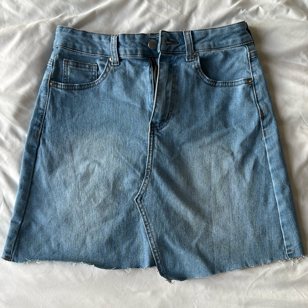 Asymmetrical stretchy denim skirt